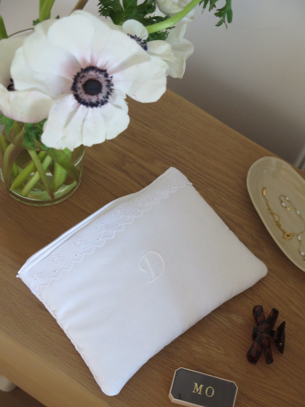 CUSTOM LACE FLAT POUCH