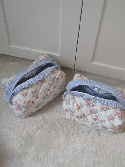 RUFFLED BAG STRAWBERRY FLORAL