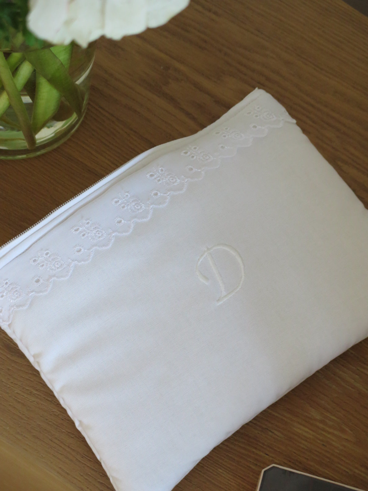 CUSTOM LACE FLAT POUCH