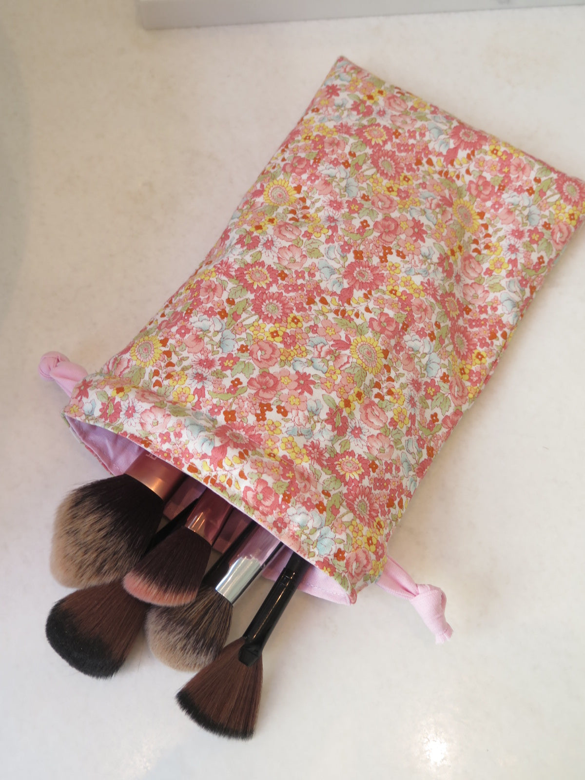 MAKEUP BRUSH ORANGE FLORAL