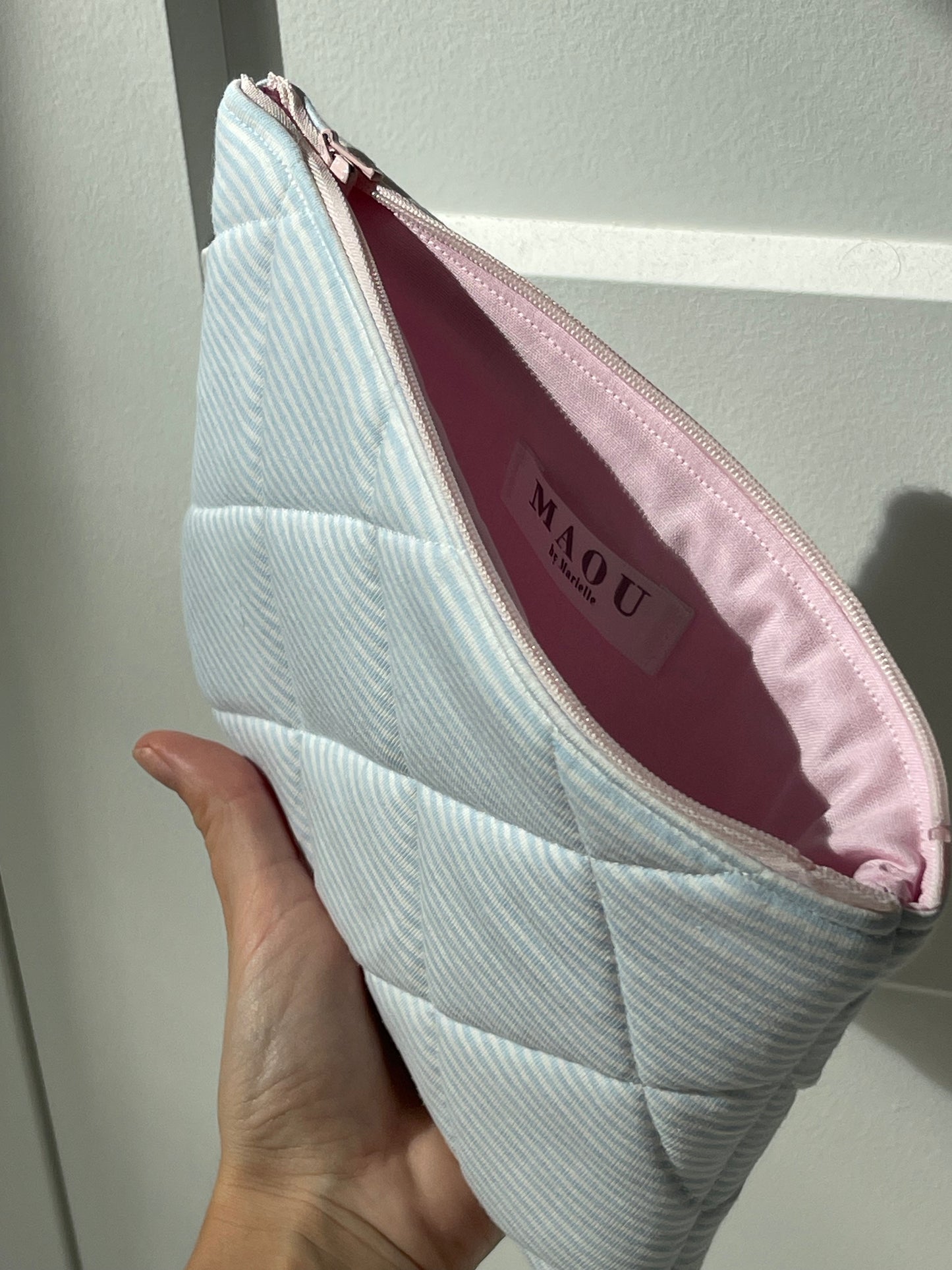 LIGHT BLUE STRIPES FLAT POUCH