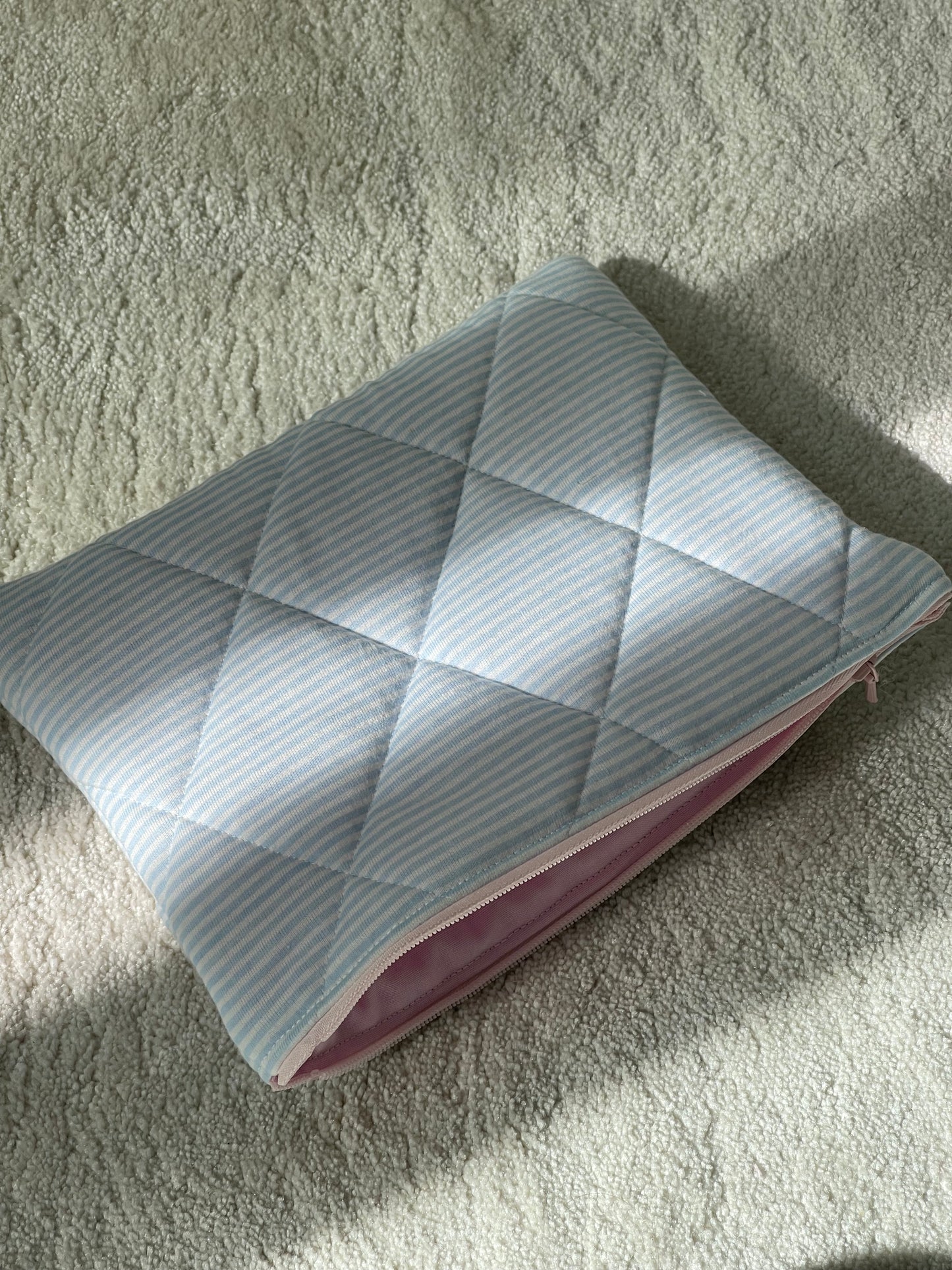 LIGHT BLUE STRIPES FLAT POUCH
