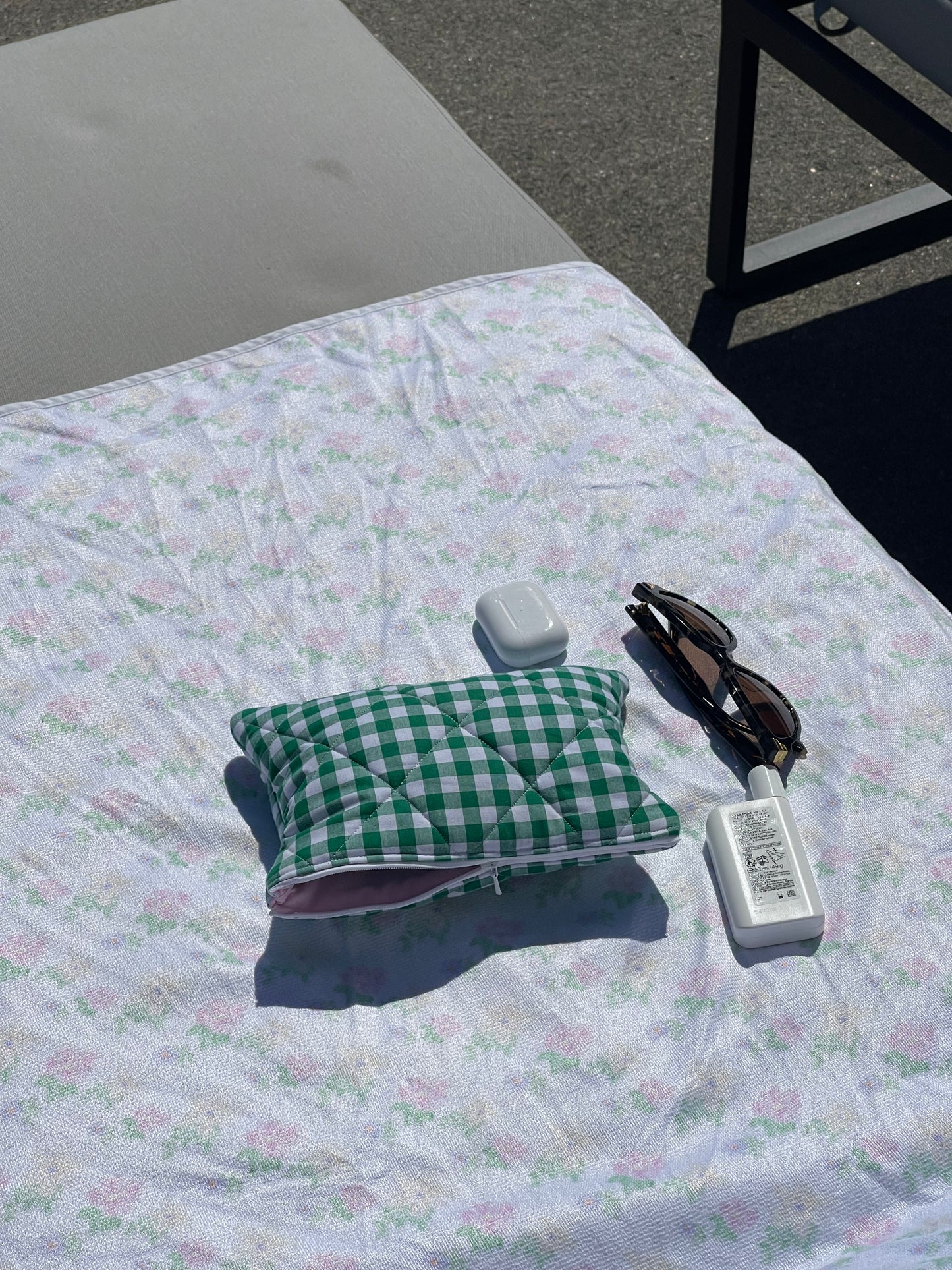 GREEN GINGHAM FLAT POUCH