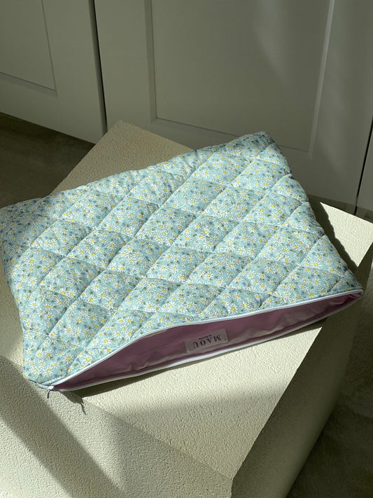 BLUE DAISY LAPTOP CASE