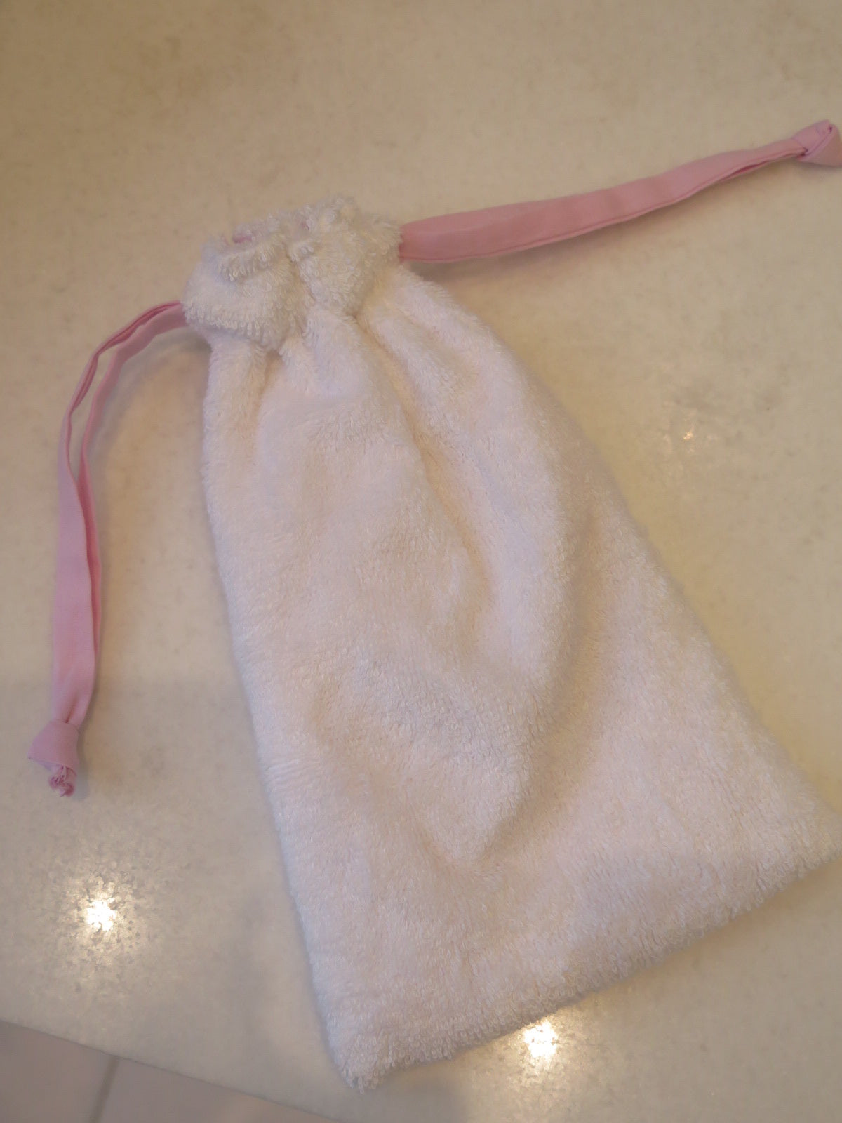 MAKEUP BRUSH WHITE TERRY